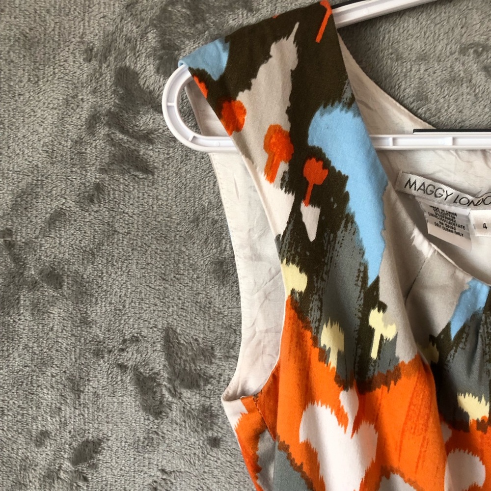 Maggie London Women Dress Size 4 Scoop Neck Sleeveless Artsy Zipper Fitted - Picture 4 of 14